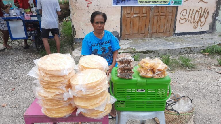 Kerupuk Ubi Baumata, Jajanan Kuliner khas Kabupaten Kupang Enak dan Renyah