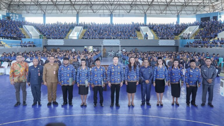 Wali Kota dan Wakil Wali Kota Kupang Serahkan SK bagi 1747 PPPK Tahap I