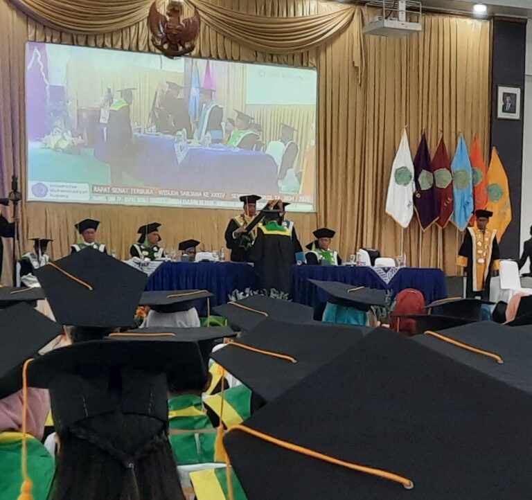 UMK Catat Sejarah Baru, Lepas Wisudawan pada Semester Ganjil