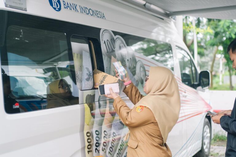 Serambi 2026, BI Gelar Layanan Kas Keliling Terpadu di Area Hyper Mart Kupang