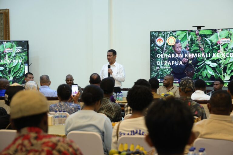 Mentan Amran Bersama 150 Mahasiswa Papua Gagas Gerakan Kembali Berkebun
